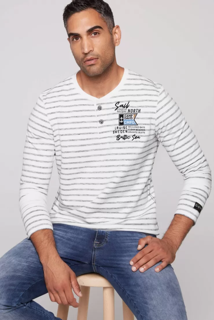 CAMP DAVID & SOCCX Gestreiftes Henley-Shirt mit Artwork opticwhite Flash Sale